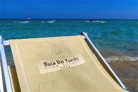 02 baia dei turchi resort spiaggia1