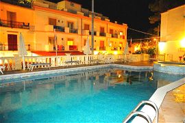 05 hotel pineta piscina