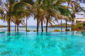 01 Lily palm resort piscina