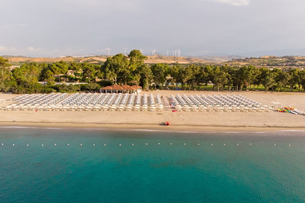 01 voi floriana resort panoramica spiaggia1