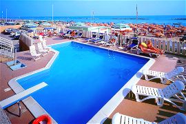 02 astoria beach hotel piscina